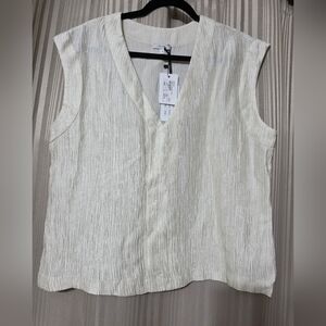 Sleeveless V-Neck Crinkle Blouse in Cream